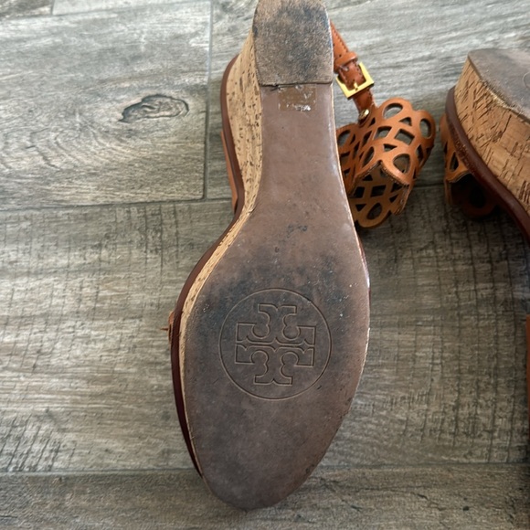 Tory Burch perforated brown cork wedge sandals. Size 11. - Picture 6 of 16